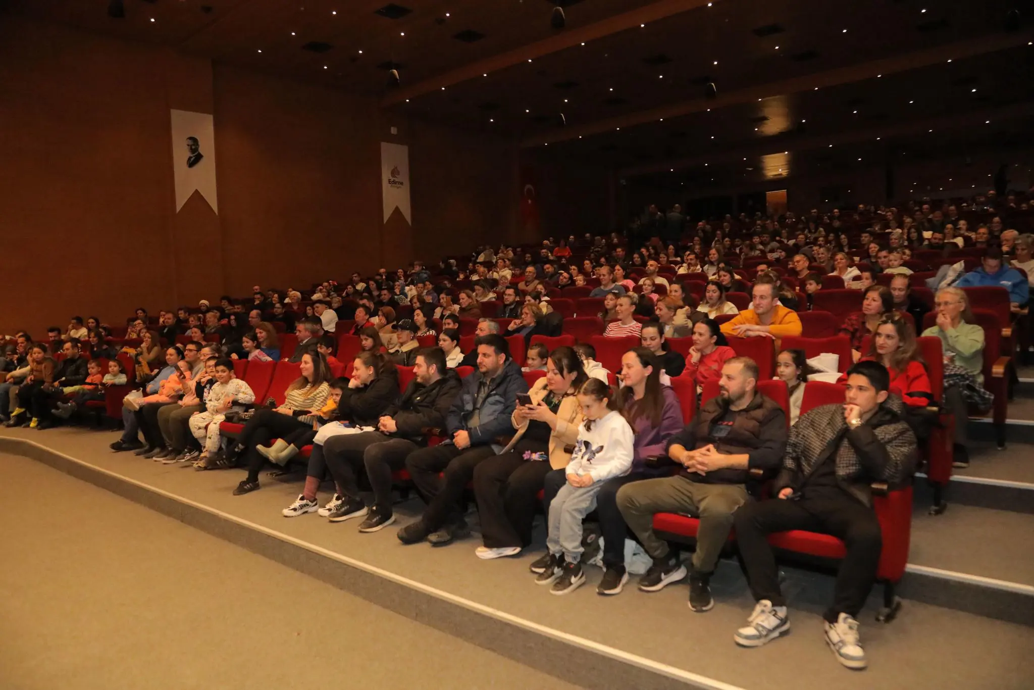 RAMAZAN’IN İLK İFTARI ATATÜRK KÜLTÜR MERKEZİ’NDE GERÇEKLEŞTİ galeri görseli